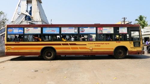 チェンナイ市内とマハーバリプラムを結ぶローカルバス